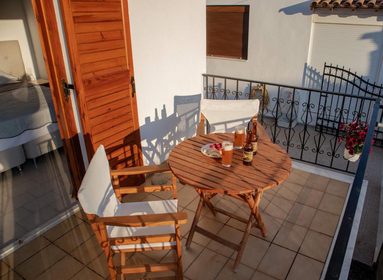 Athanasia Apartments Скиатос Экстерьер фото