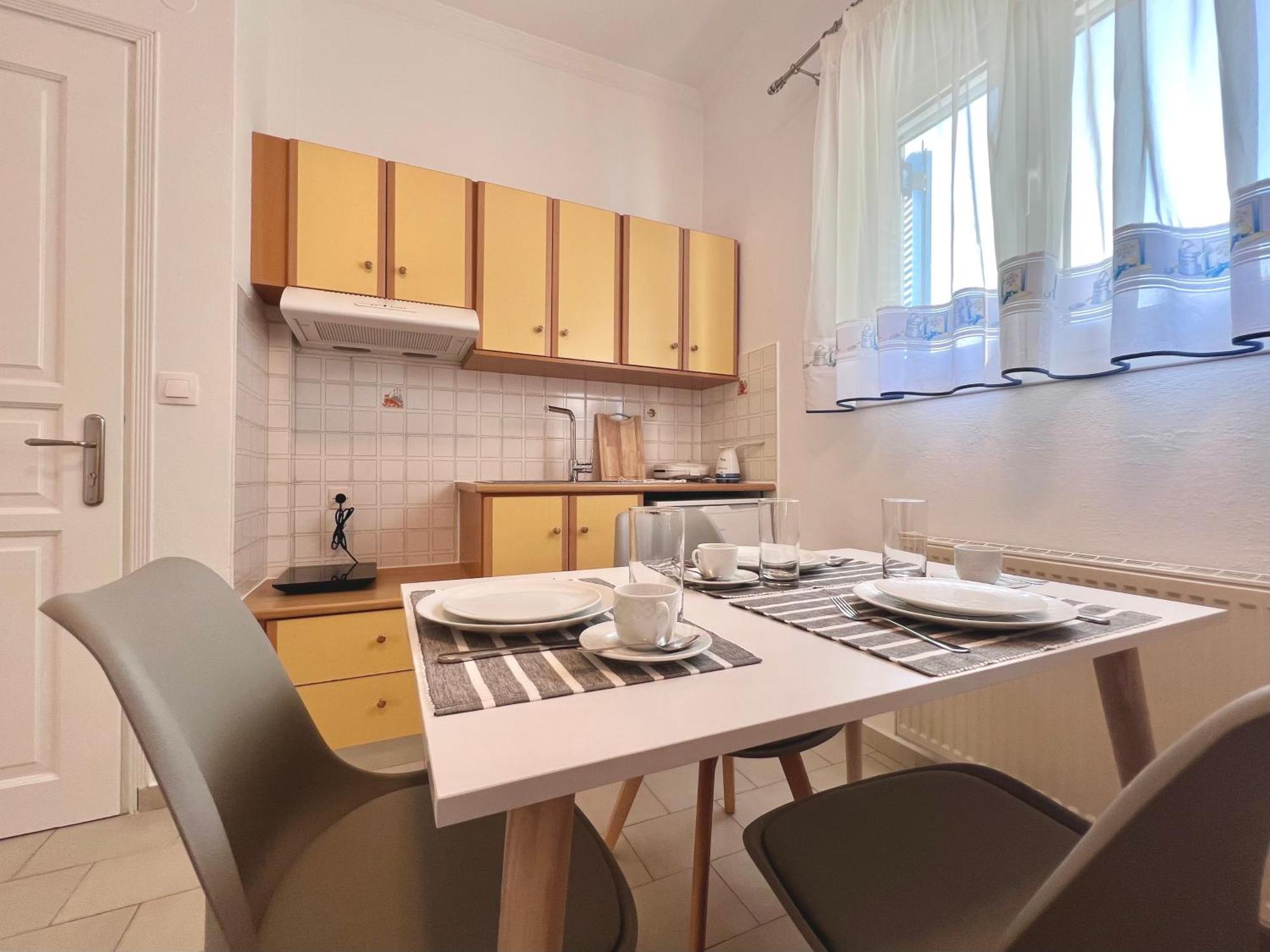 Athanasia Apartments Скиатос Экстерьер фото